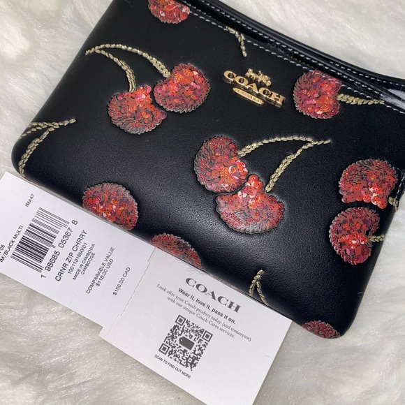 Coach leather 🍒 Cherry print wristlet New - Picture 10 of 12